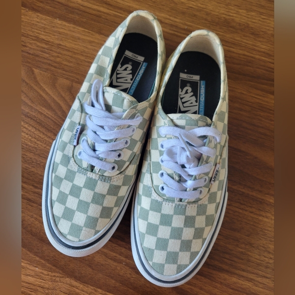 Checkered Vans - Picture 4 of 9